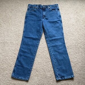 Classic Cowboy Cut Wrangler Straight-Leg Slim Blue Denim Jeans